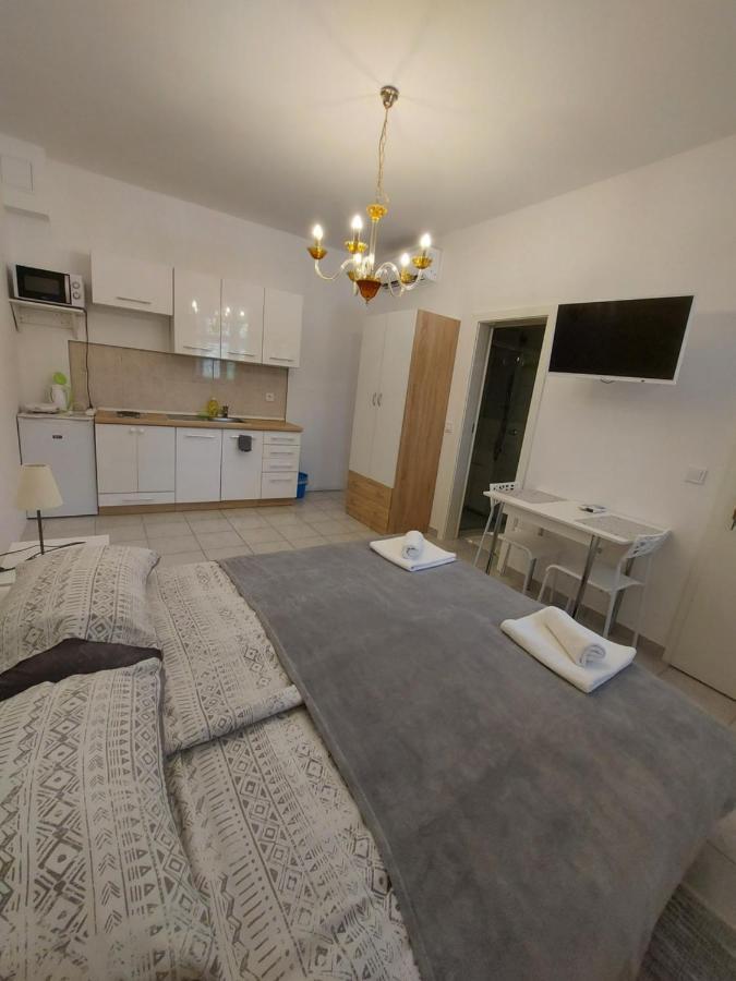 Studio Apartments Ana & Mia Vis Kültér fotó