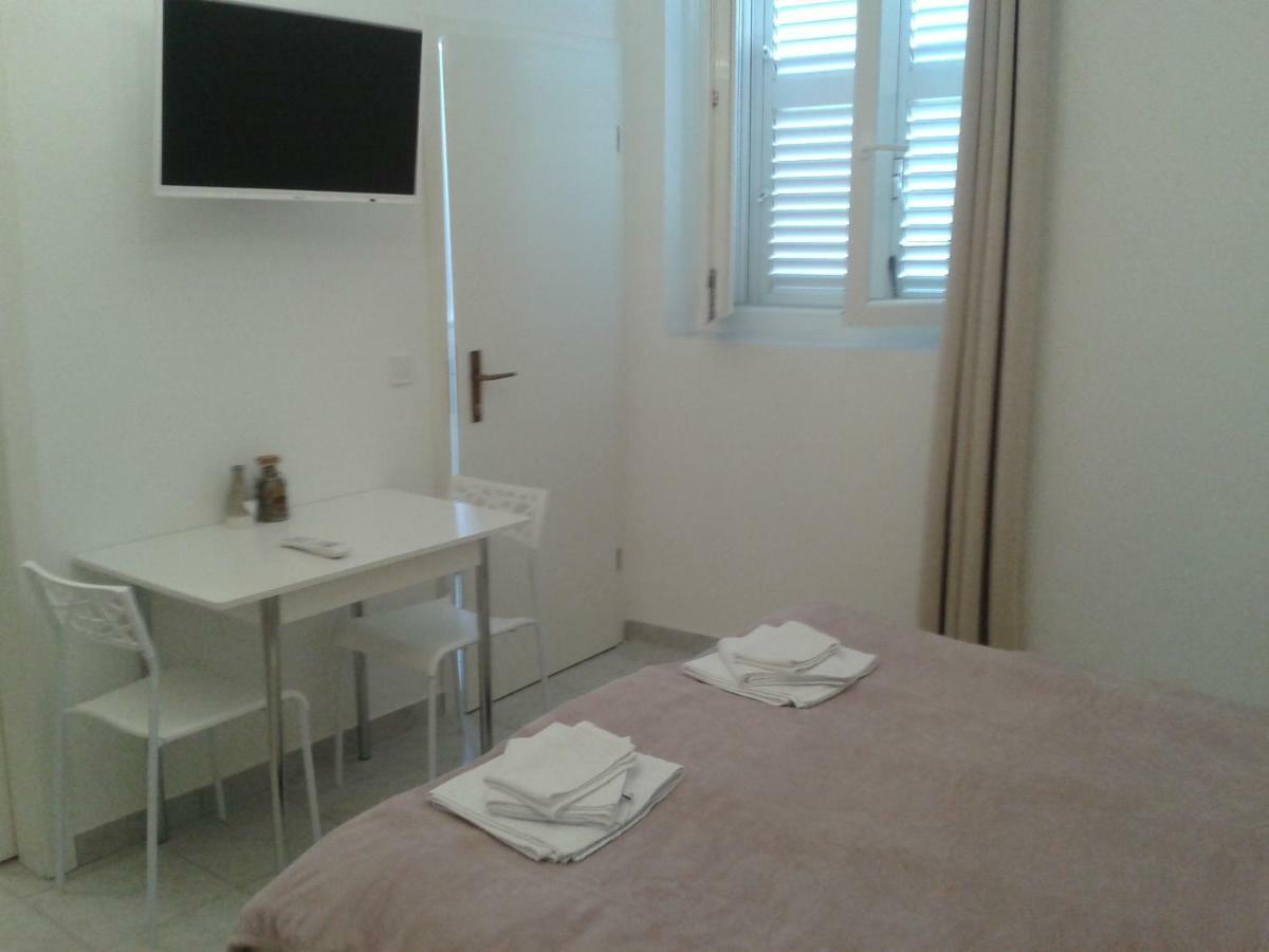 Studio Apartments Ana & Mia Vis Kültér fotó