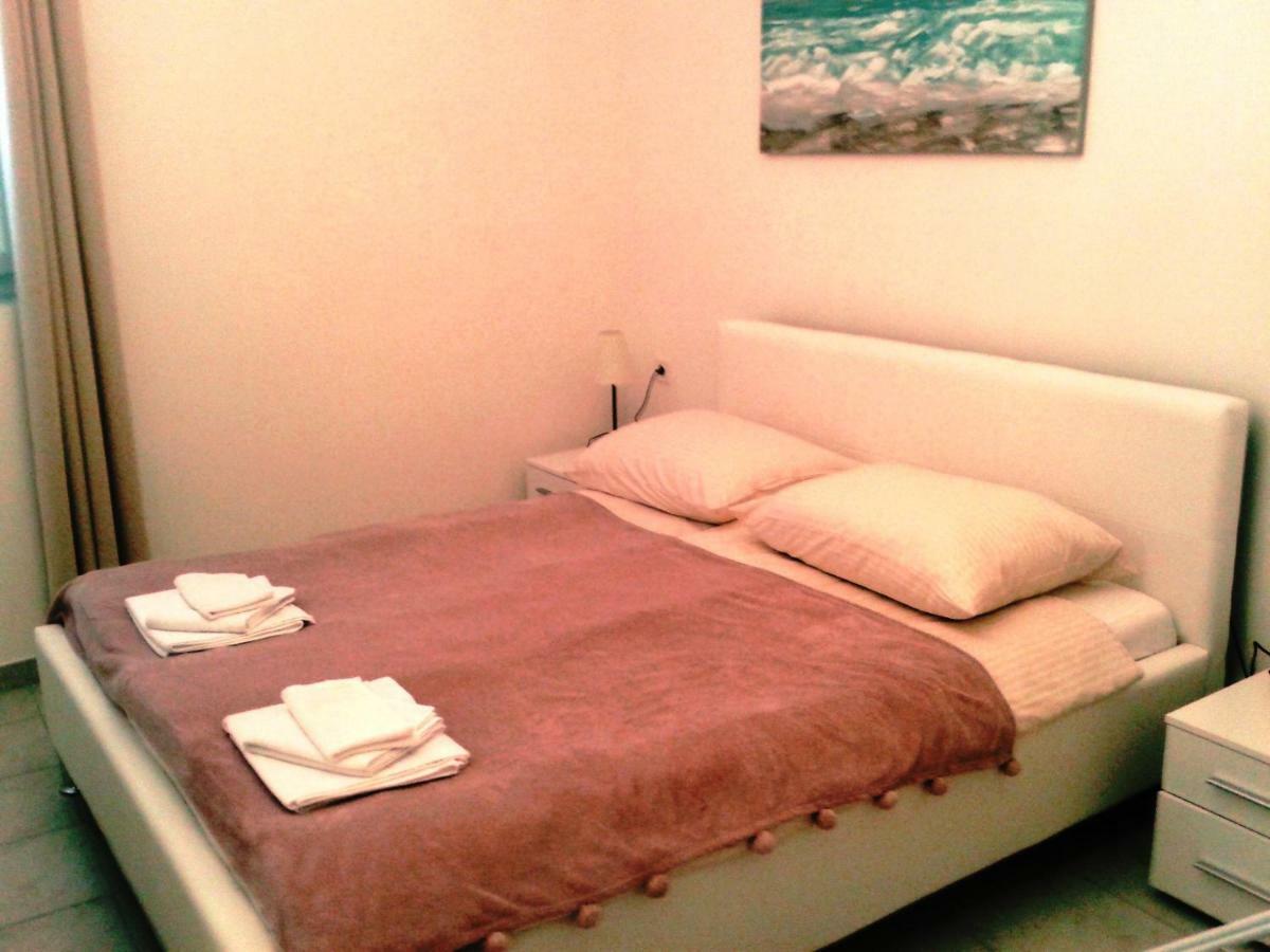 Studio Apartments Ana & Mia Vis Kültér fotó