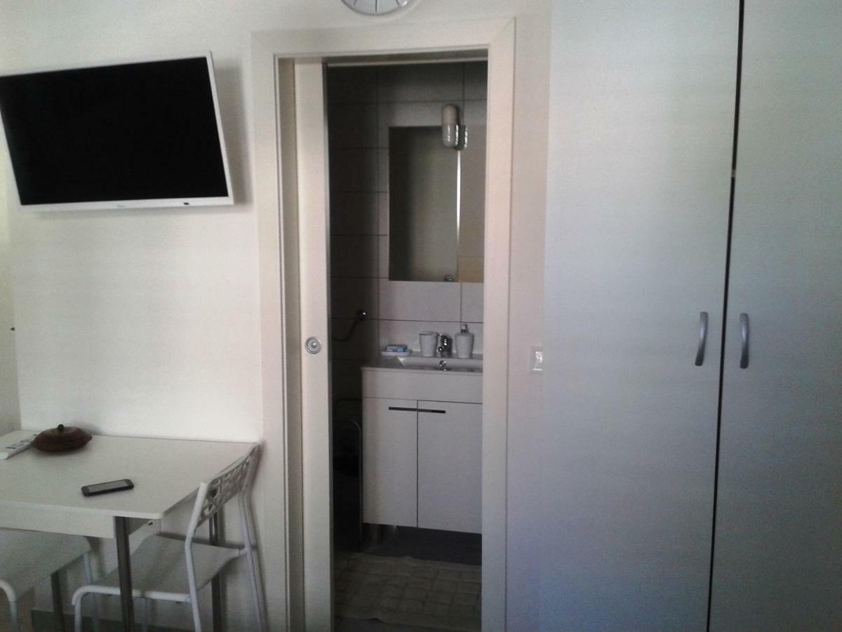 Studio Apartments Ana & Mia Vis Kültér fotó